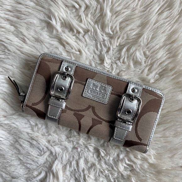 Coach - Large Accordion Zip Wallet - Picture 1 of 2